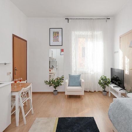 Central Little Basic Apartment Рим Екстер'єр фото