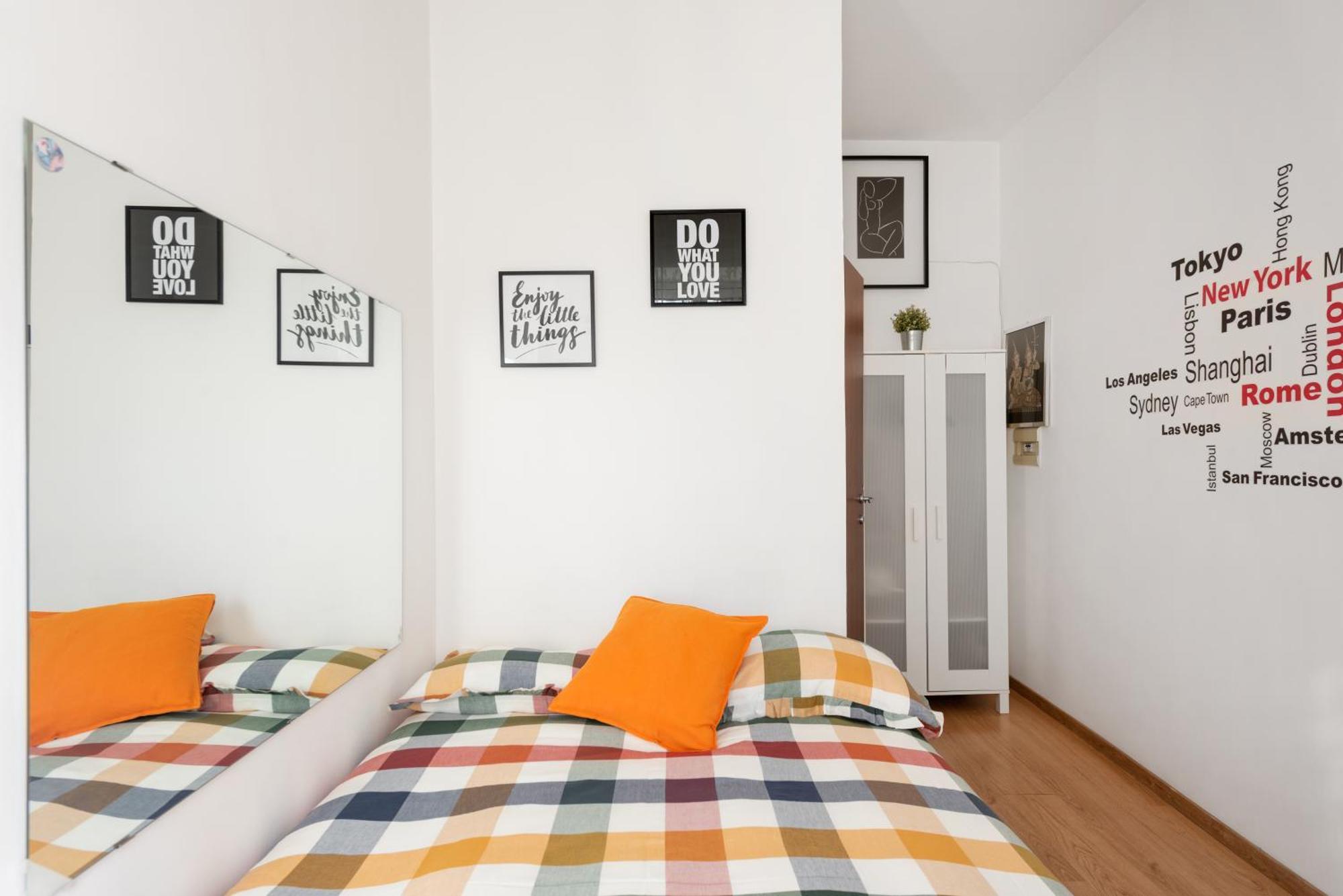 Central Little Basic Apartment Рим Екстер'єр фото