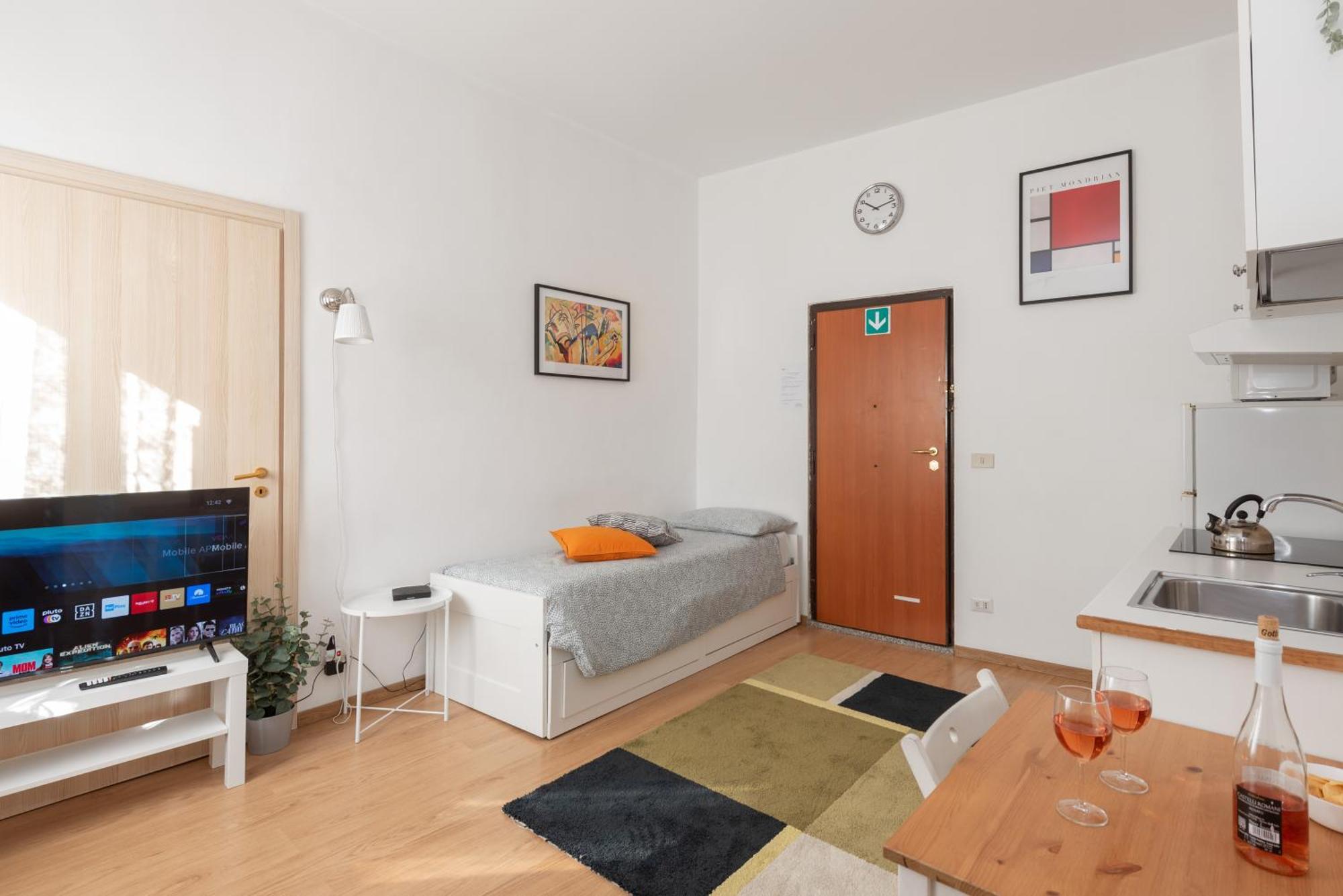 Central Little Basic Apartment Рим Екстер'єр фото