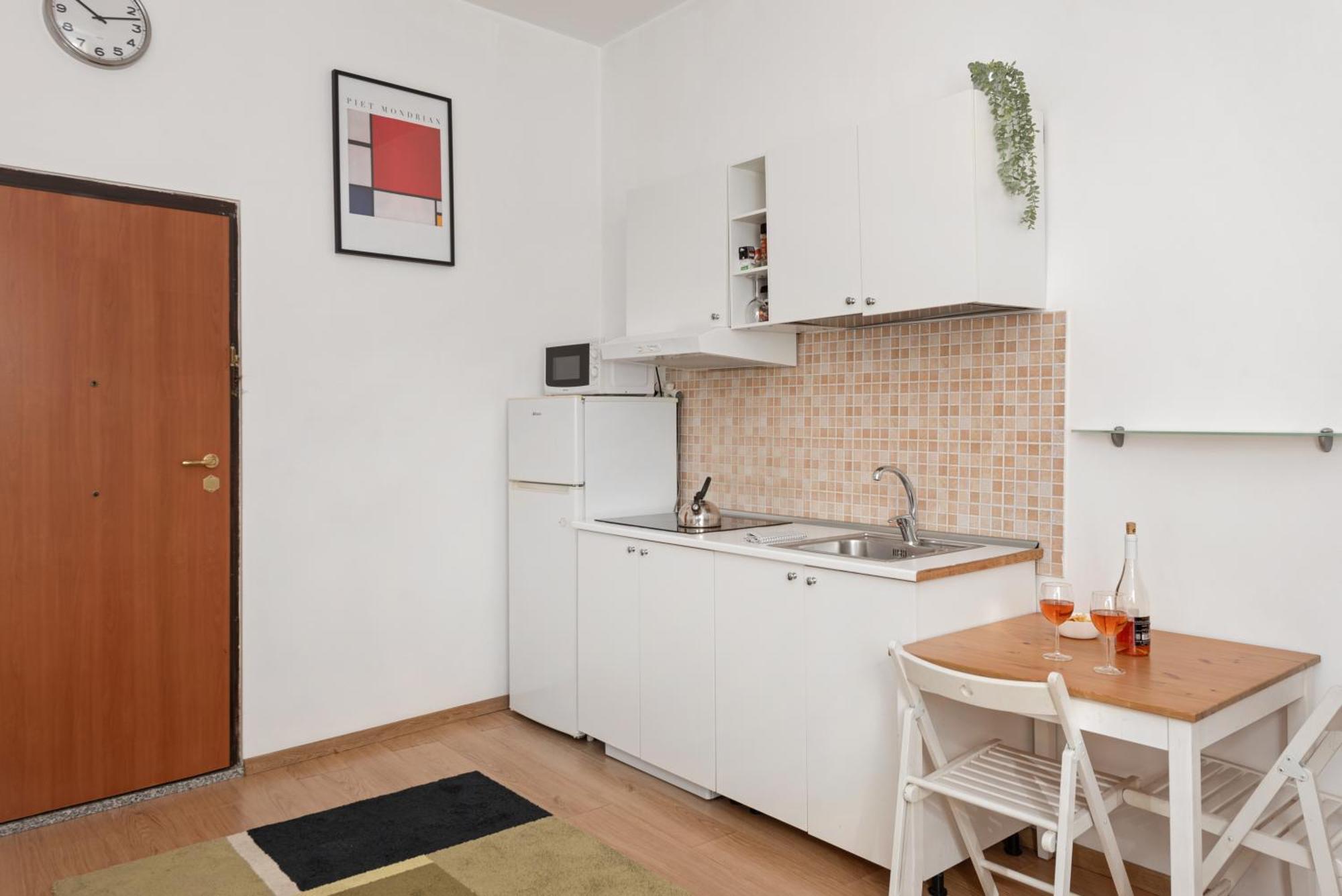 Central Little Basic Apartment Рим Екстер'єр фото