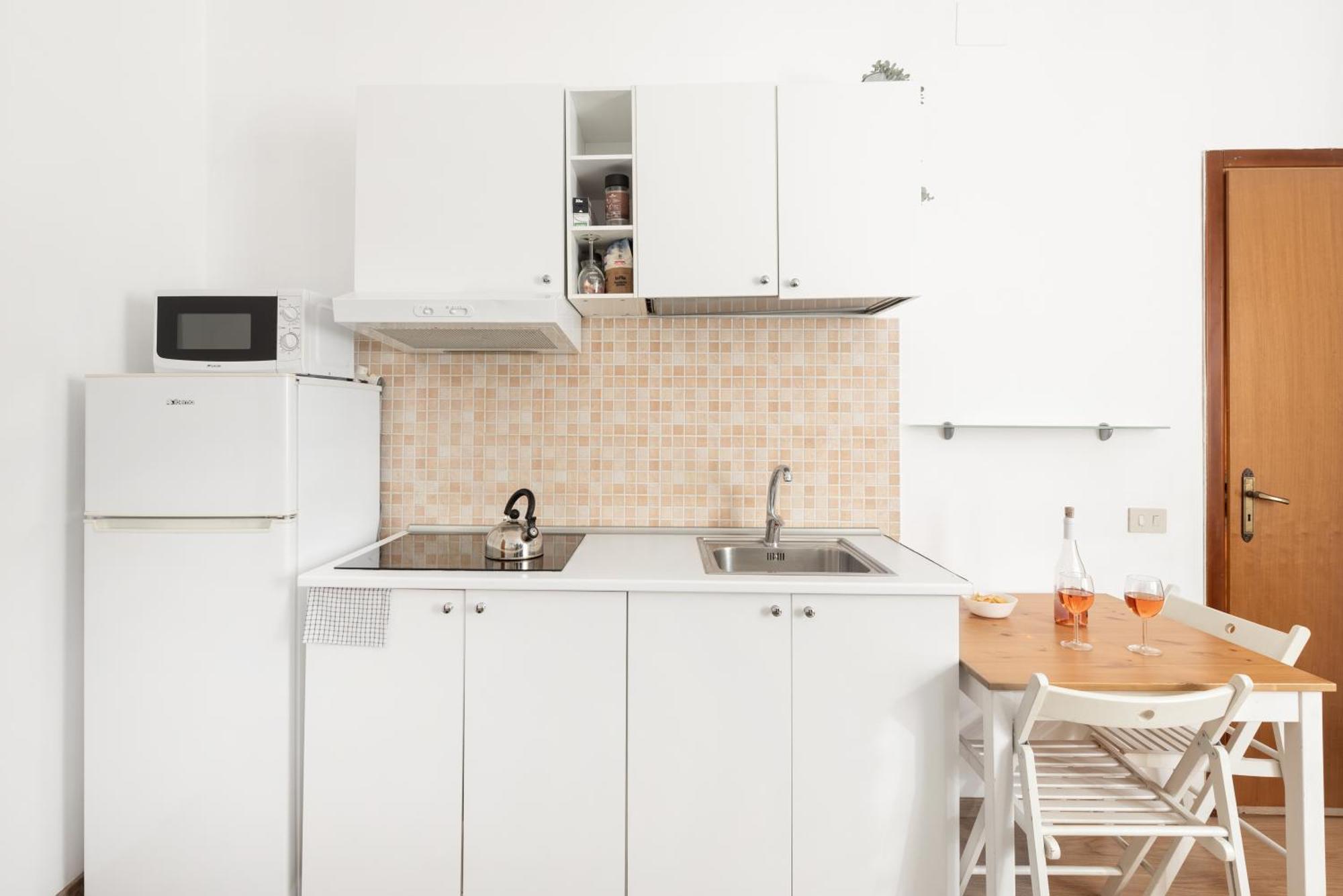 Central Little Basic Apartment Рим Екстер'єр фото